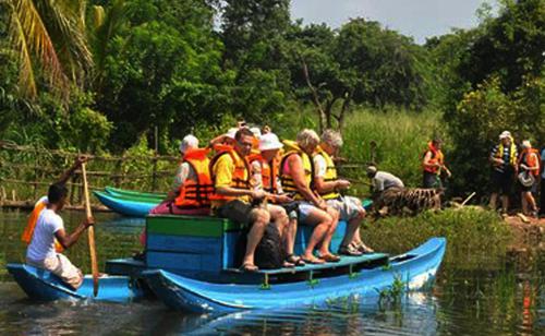 Catamaran Lake Boat Safari