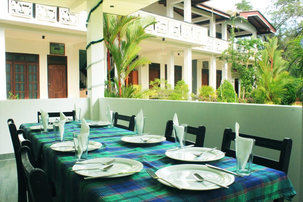 Outdoor Restaurant Seating